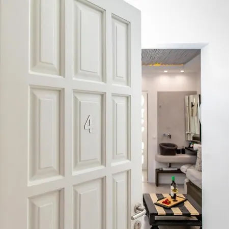 Sweet Emelia Luxury Suites *
