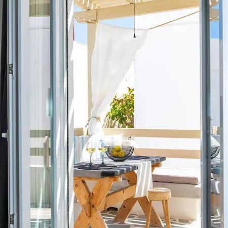 Sweet Emelia Luxury Suites *