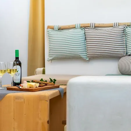 Sweet Emelia Luxury Suites